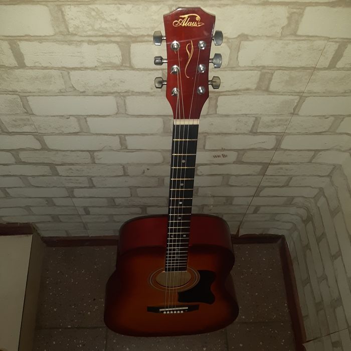 Продам гитару в хорошем состоянии