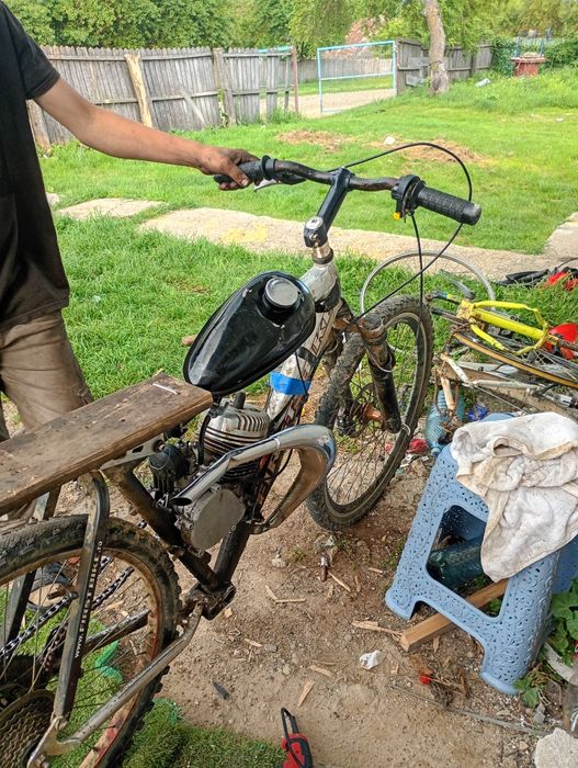 Bicicleta cu motor