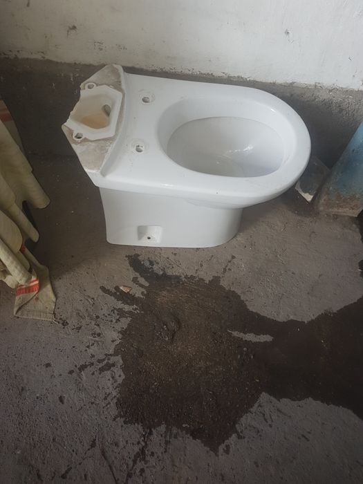 Продаю унитаз с гофрой