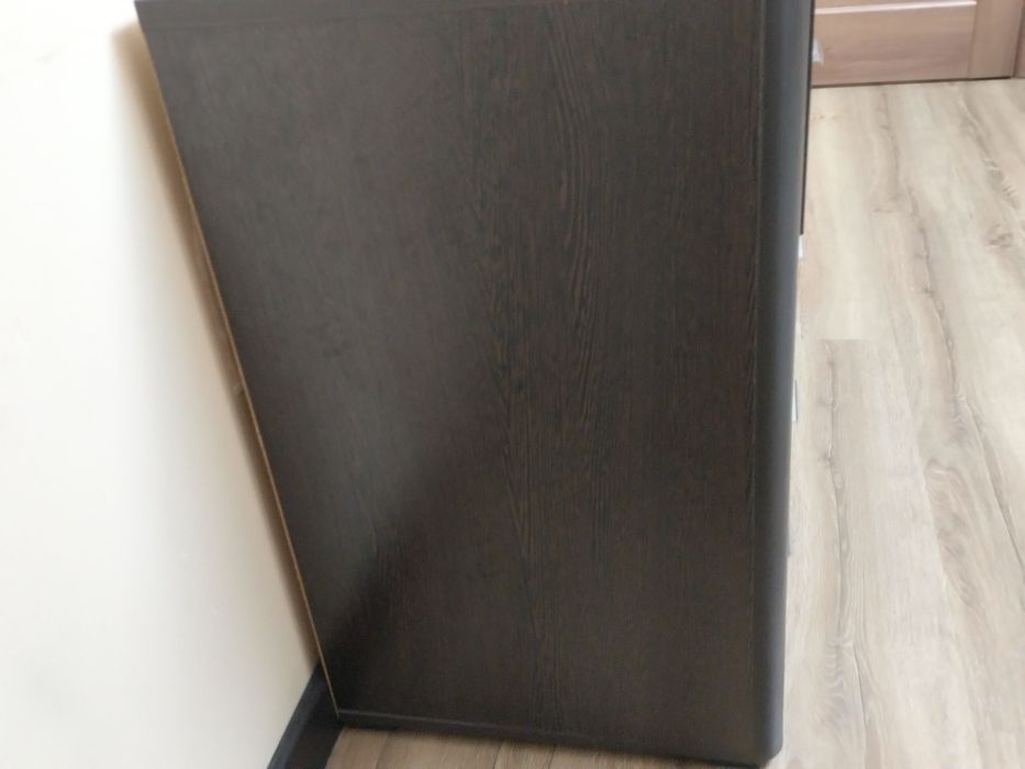 Продам кровать,стол,комод