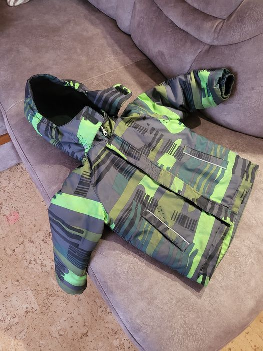 Продам куртку на весну