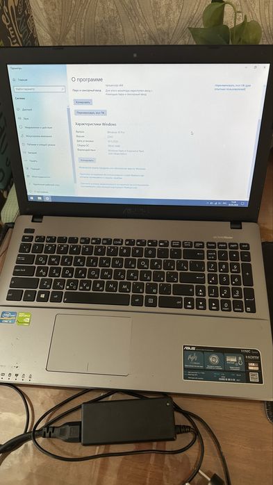 Ноутбук ASUS , в отличном состоянии