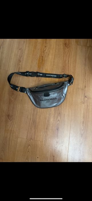 Продам поясную сумку банан