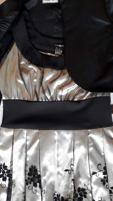 Vand Rochie Aurie cu Tușe Negre + Bolero din Satin Negru - Marime 42