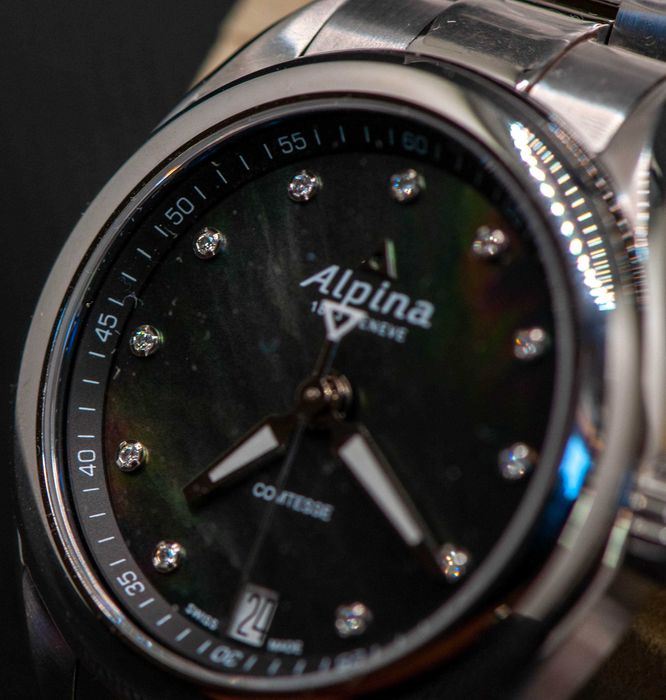 Швейцарски дамски часовник с диаманти - Alpina Comtesse