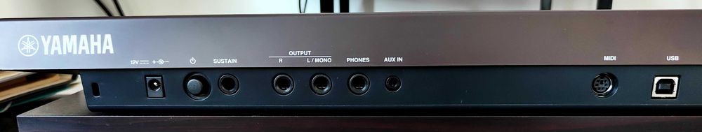 Vand Yamaha Reface DX – sintetizator FM compact, ca nou