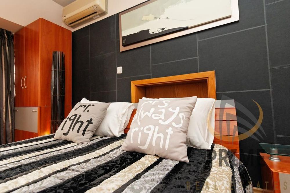 Център тристаен апартамент обзаведен