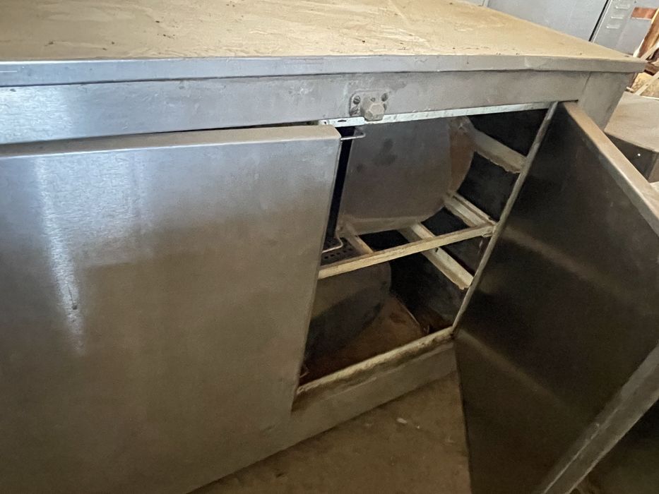 Stol nerjaveka turetski