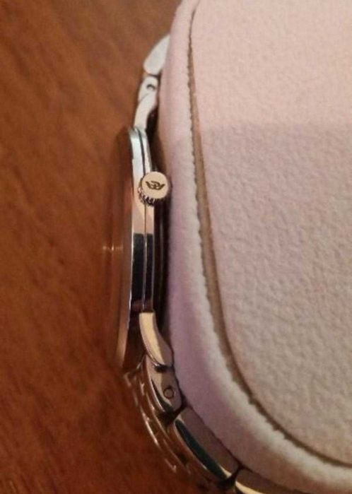 Philip Watch Minimalist superb ( dress watch ) poate fi un cadou ideal