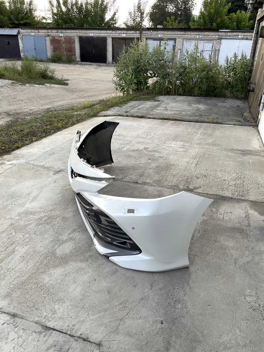 Продам бампер на камри 70, вместе с решеткой, оригинал