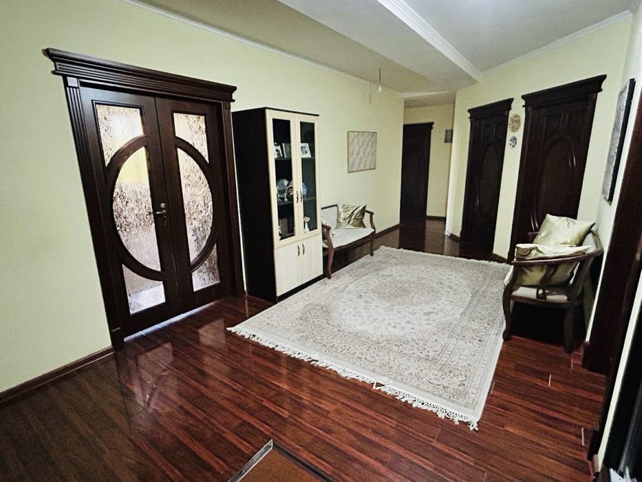 Продаётся квартира в мраморном доме ул. Навои