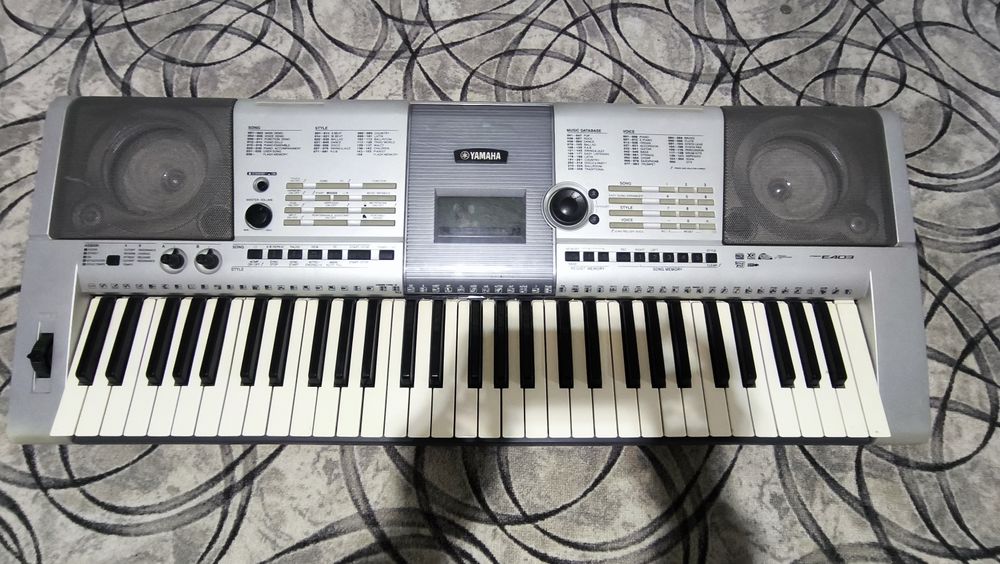Продам синтезатор YAMAHA psr 403.