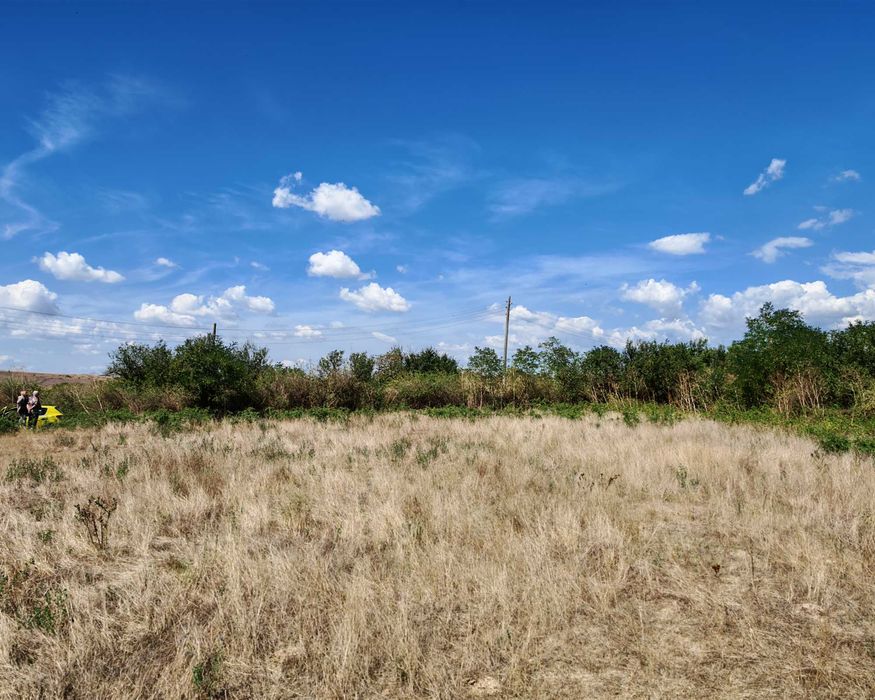 Продава се дворно място 2000м²