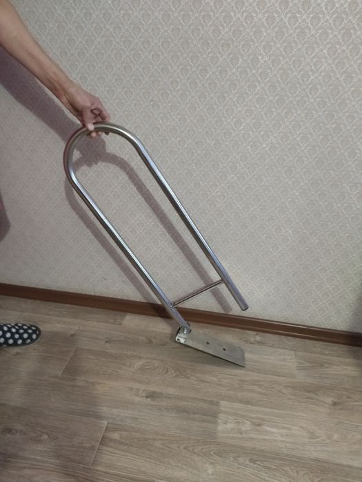 Продам  поручни для унитаза