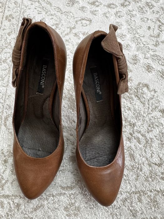 Продам женские туфли