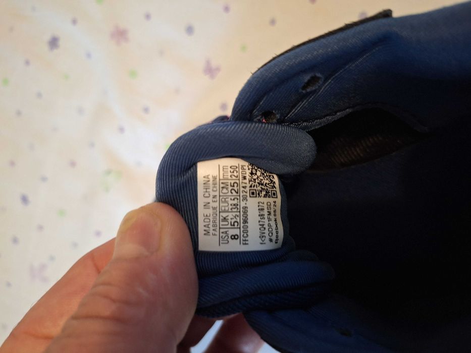 Чисто нови дамски маратонки REEBOK