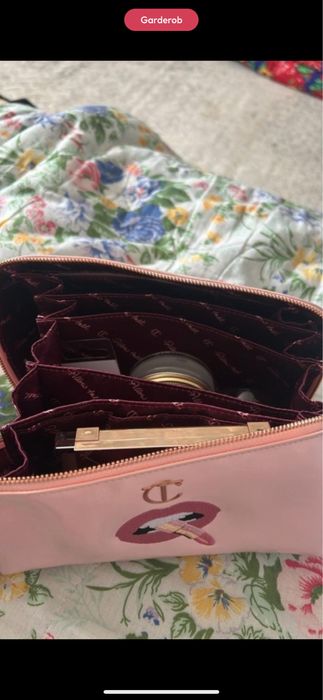 Косметичка Charlotte Tilbury