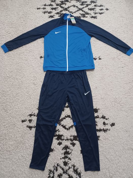 Trening original Nike. Marimea XL.