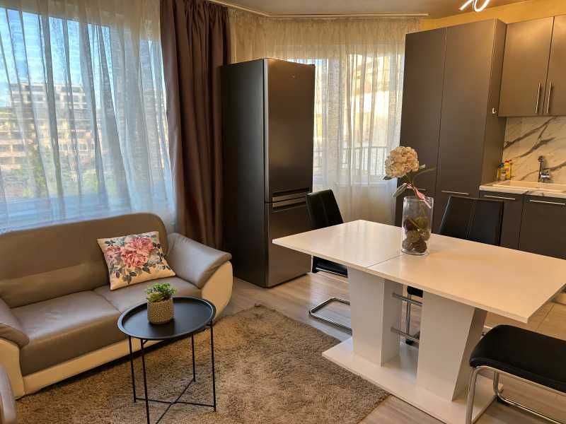Дава се под наем Тристаен апартамент в София, Витоша - 75 кв.м за 818 € - Снимка #1