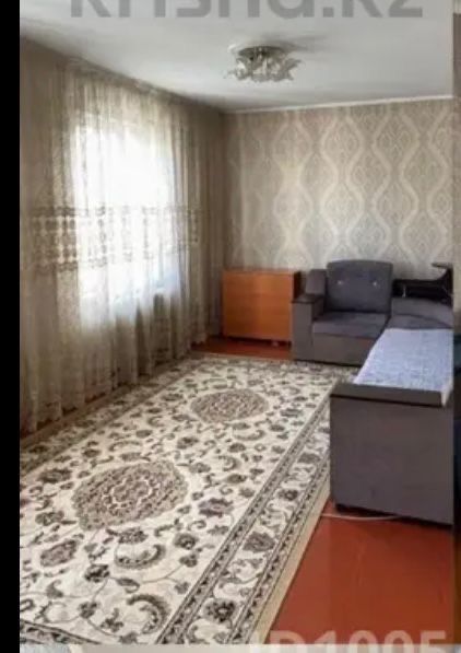 Диван полуновый.