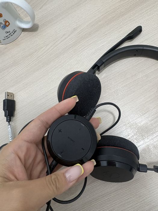 Jabra наушники.