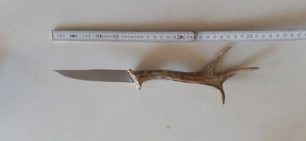 Cutit cu maner din corn de cerb