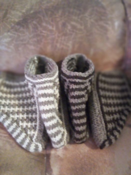 Вълнени плетени чорапи  с тройна нишка на конеца–10 лв.