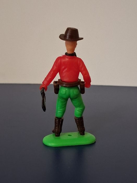 ЛОТ Стари Играчки от Шоколадови Яйца Kinder