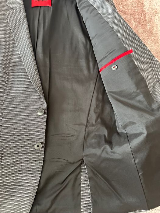 Costum barbatesc Hugo Boss