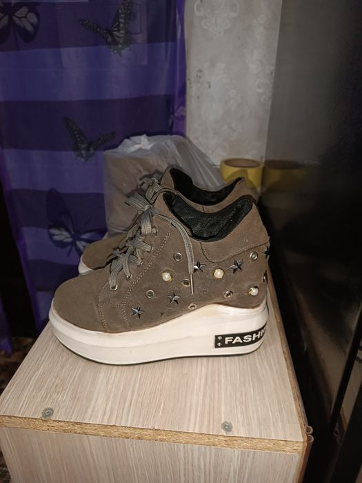 Продам женскую обувь