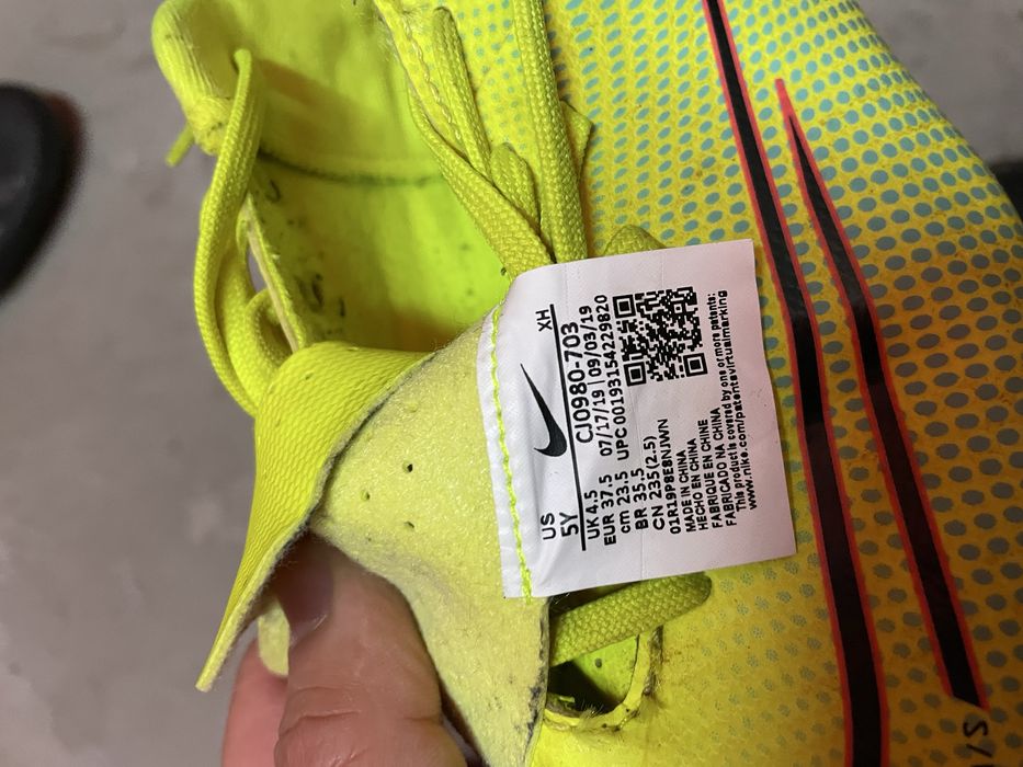 Продам бутцы футбольные