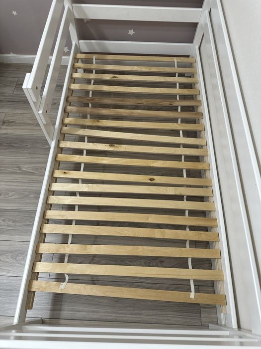 Детская кровать с матрасом