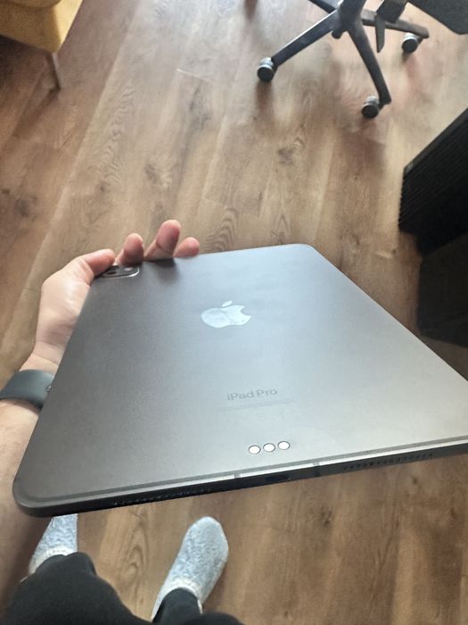 Vand iPad Pro 11’ M4 512GB Wi-Fi + Cellular + Apple Pencil Pro, 99% baterie, factură și garanție pana in iulie 2027 la Orange