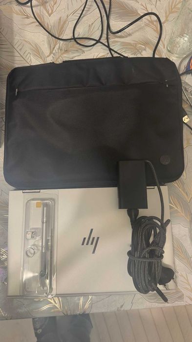 laptop HP 13'  touch-screen