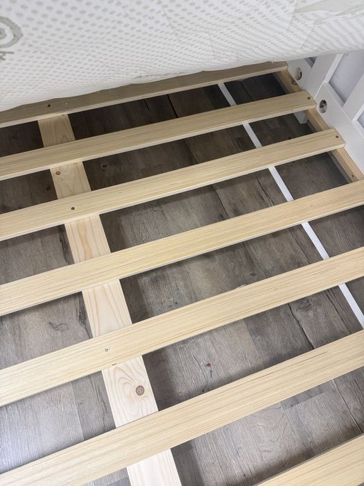 Pat Montessori , lemn, ca nou  + saltea premium inclusa