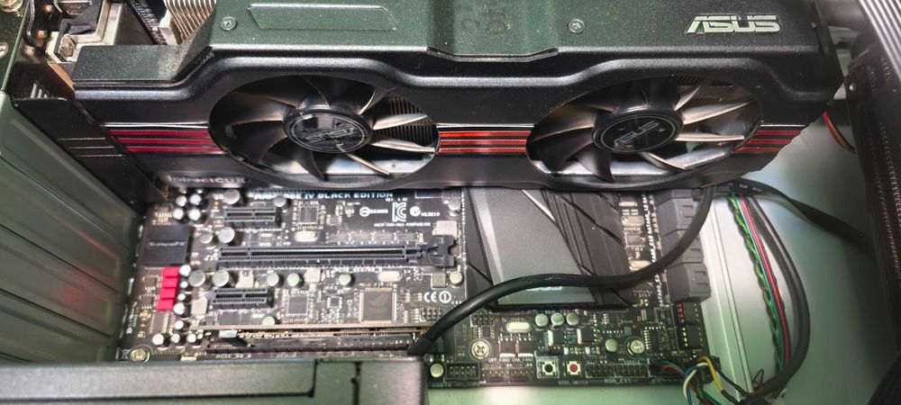 Unitate PC Young Timer Gaming - Asus Rampage IV Black Edition, i7-4960X Extreme, 16GB DDR3, Asus HD 6970 2GB, SSD 128 + 250Gb, Seasonic 850 Gold