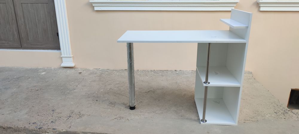 Салон учун маникюр столик