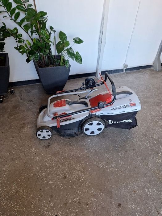 Mașină de tuns gazon