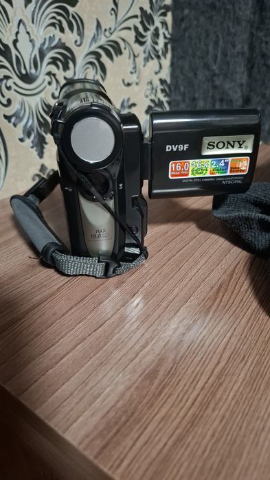 Продаю видеокамеру