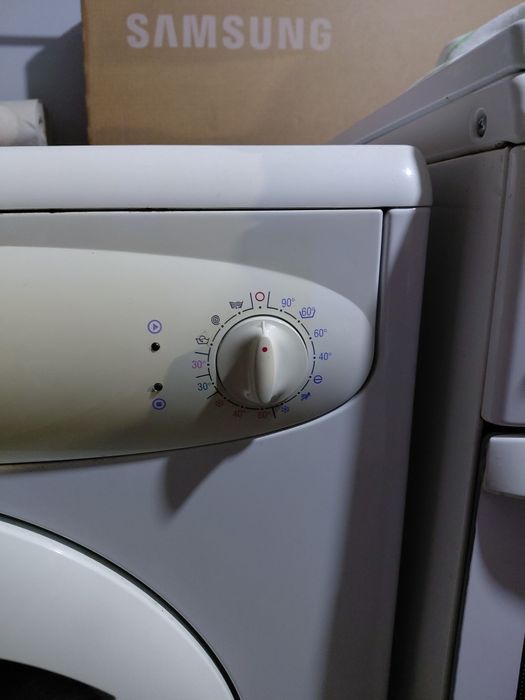 Продавам Пералня CROWN