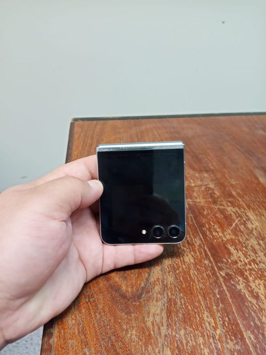 Продам Samsung Z Flip5