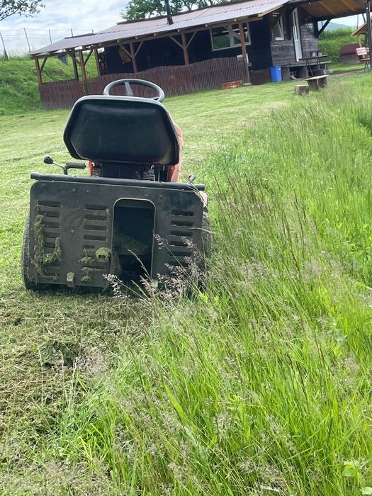 Tractoras tuns gazon