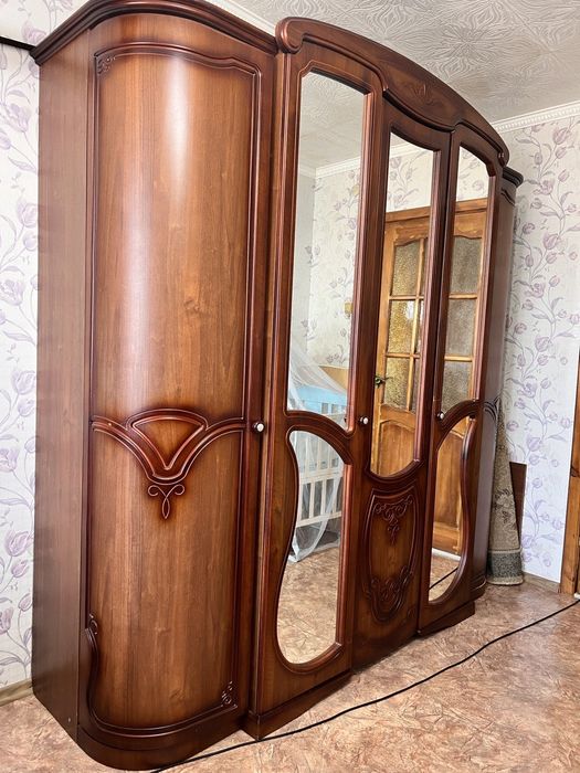 Продам спальный гарнитур