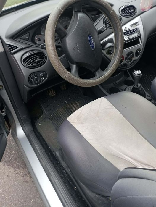 Vînd Ford focus 1.8.benzina