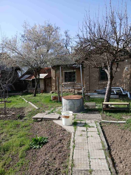 Тухлена къща 70кв.м на два етажа с 1дка двор