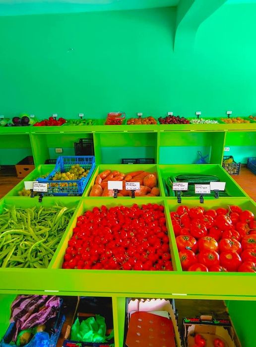 6 бр. стелажи за плодове и зеленчуци – 2 м – 1700 евро