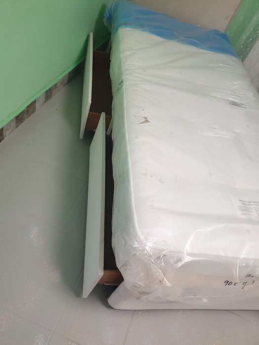 Reducere Pat de o persoana + saltea
