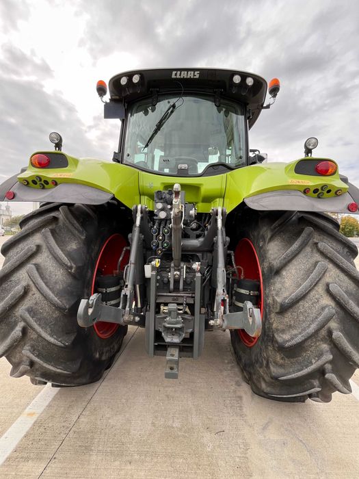 Tractor CLAAS Axion 800