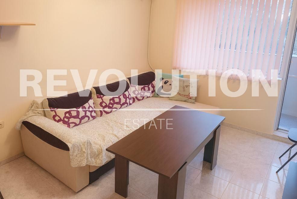 Дава се под наем Двустаен апартамент в Варна, Център - 57 кв.м за 398.82 € - Снимка #1