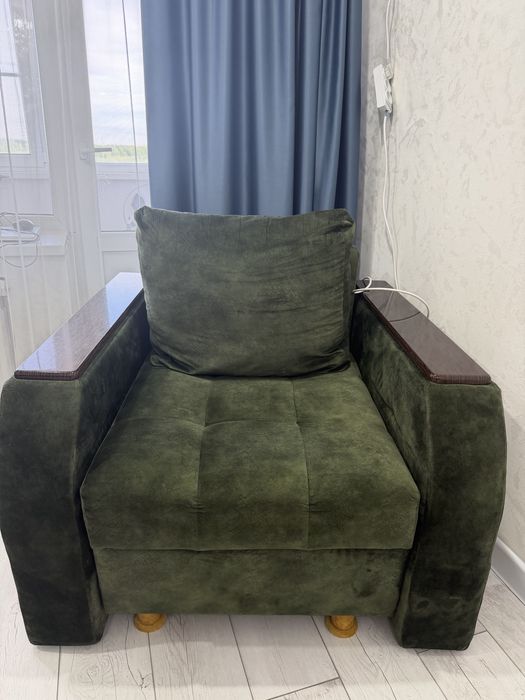 ПРОДАМ Мягкий уголок (диван и 2 кресла)
